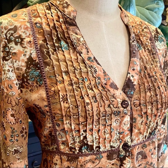 BKE floral chiffon pleated button peasant top - Picture 10 of 13